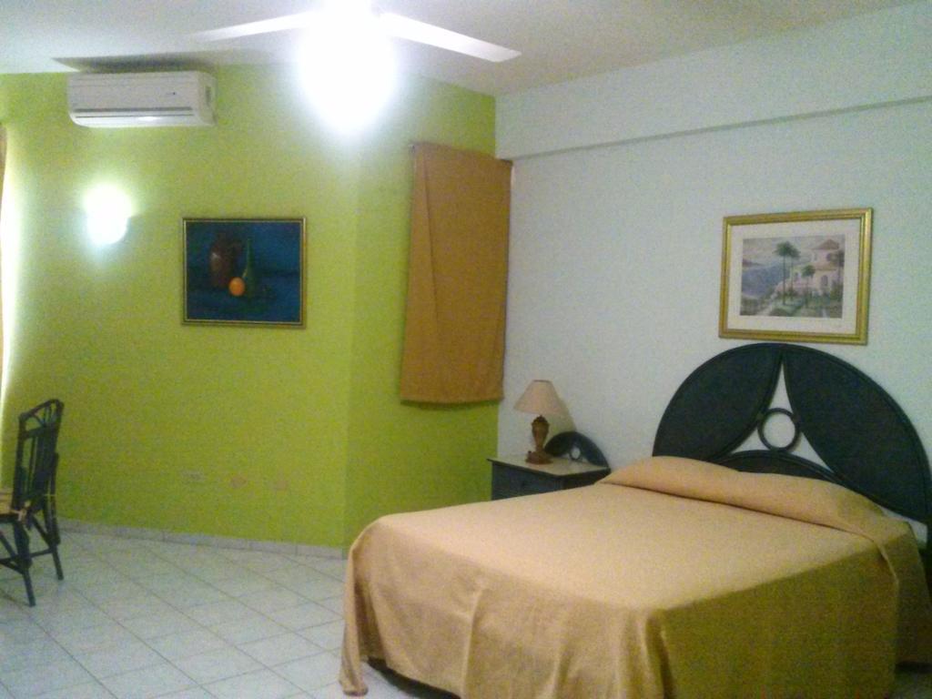 Apartahotel Jardines Metropolitanos Сантьяго-де-лос-Кабальерос Номер фото